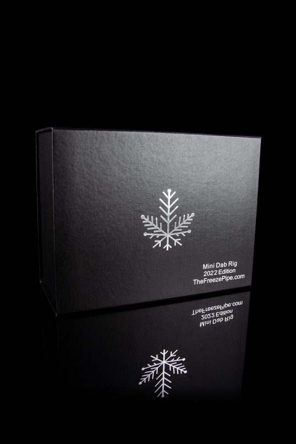 Black box for a cannabis mini dab rig, featuring a snowflake design and website address.