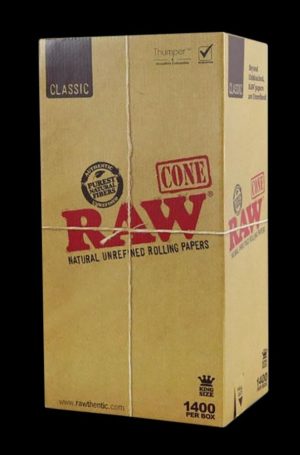 Front view of the RAW 4.25" Kingsize Classic Cones 1400pc bulk box, displaying branding and text on a brown cardboard background.